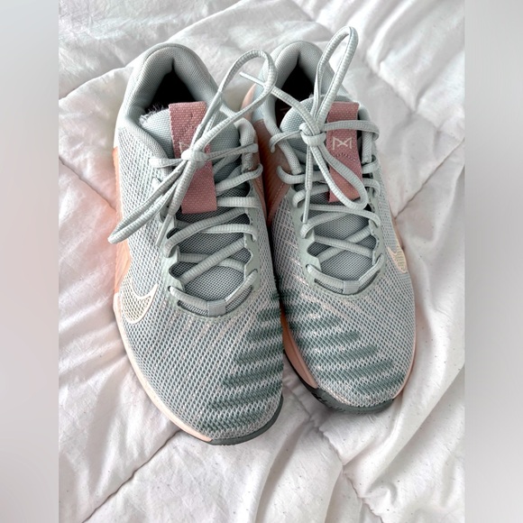 Nike Metcon 9 Easy on’s Women’s Size 8 - Picture 3 of 9